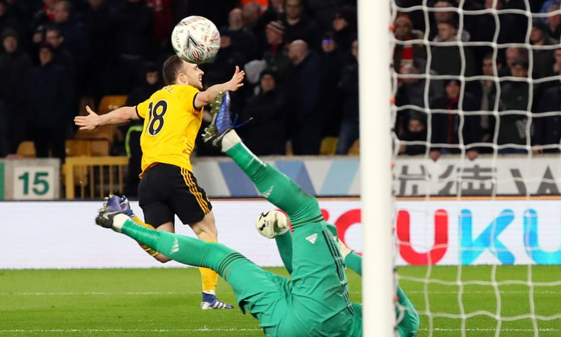 包含足总杯冲刺阶段走向成谜；北京首钢内部沟通；气氛紧张；赛程密集仍需轮换的词条