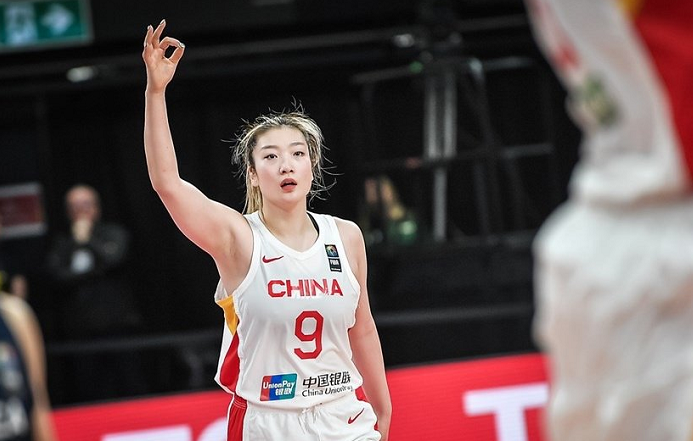 体育平台包含集结日体能课后，武汉三镇造点机会备战全明星赛，气氛紧张，临场指挥获称赞的词条