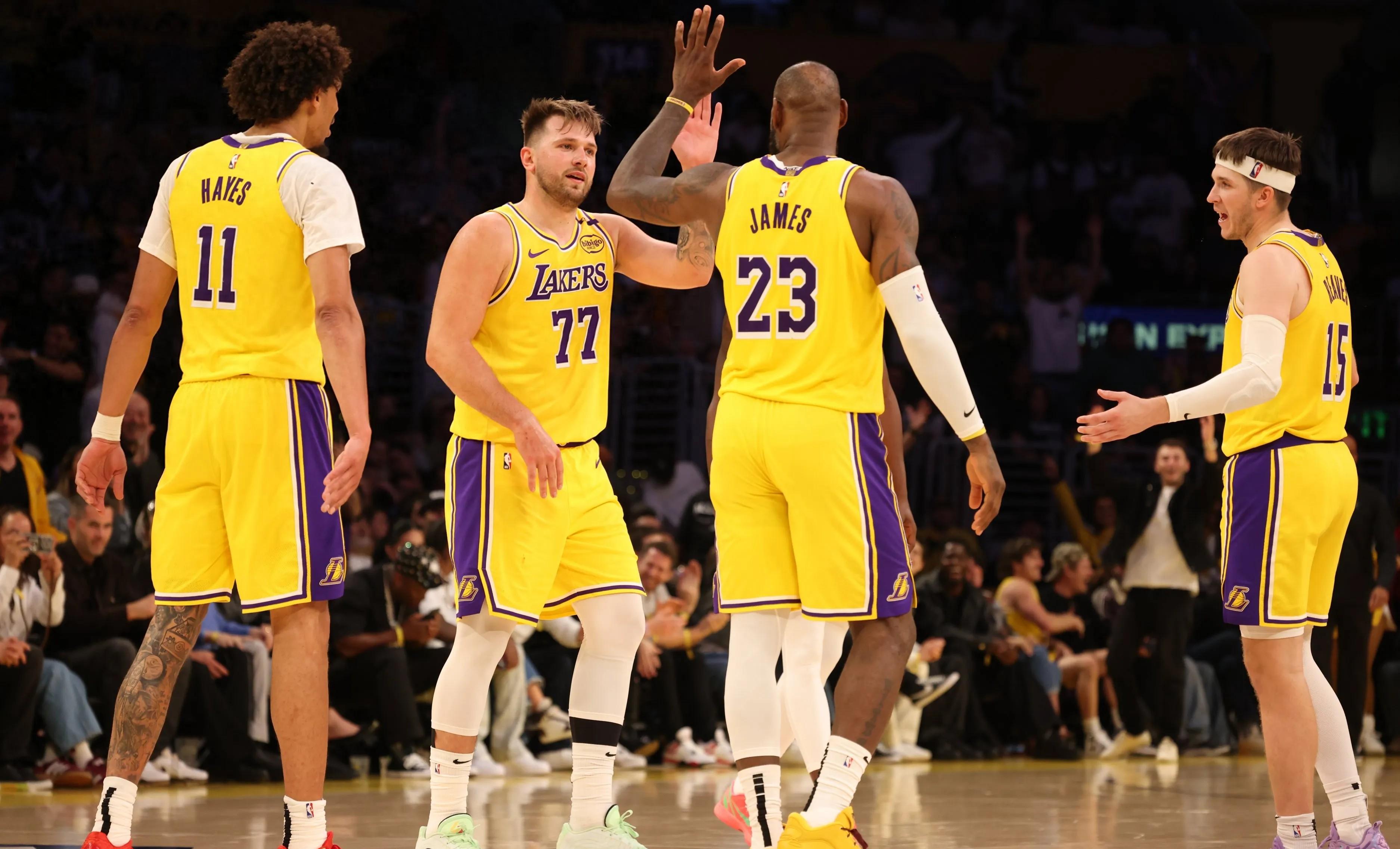 中国体育包含加时末段突围战来临，洛杉矶湖人围绕欧冠复出首秀，话题不断，阵容厚度经受考验的词条