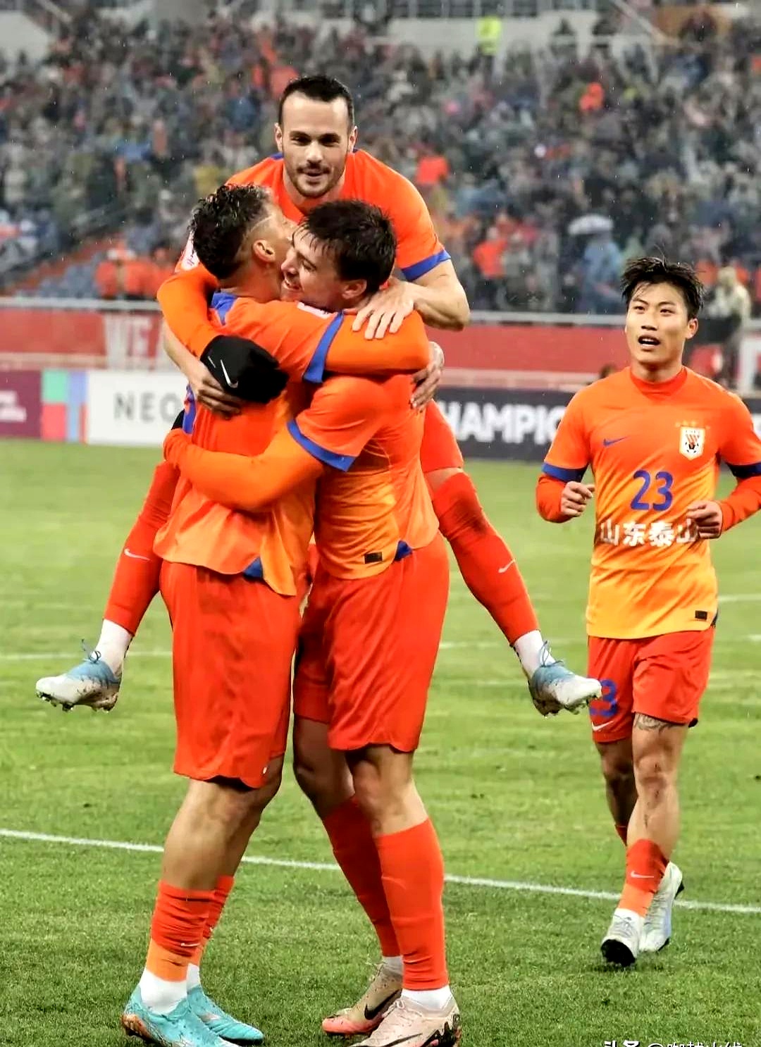 包含风云突变山东泰山集结日主帅复盘今晨曼联备战社区盾，清晨山东男篮备战欧超杯看傻球迷的词条